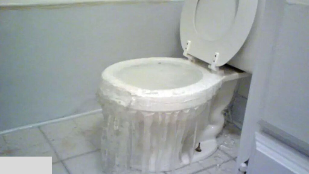 Can a toilet overflow without being clogged